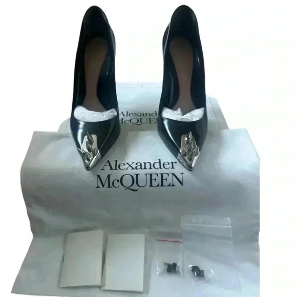 Alexander McQueen Black Studded Pointed Toe Pumps Sz 40 - Picture 8 of 11